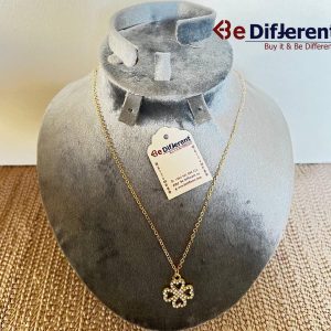 طوق ستيل ذهبي مع زهرة LV كبير