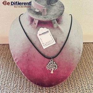 طوق جلد أسود مع شجرة الحياة